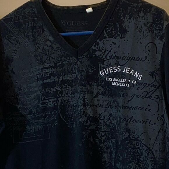 GuessâBlack Graphic V-Neck Tee Size L - Picture 13 of 13